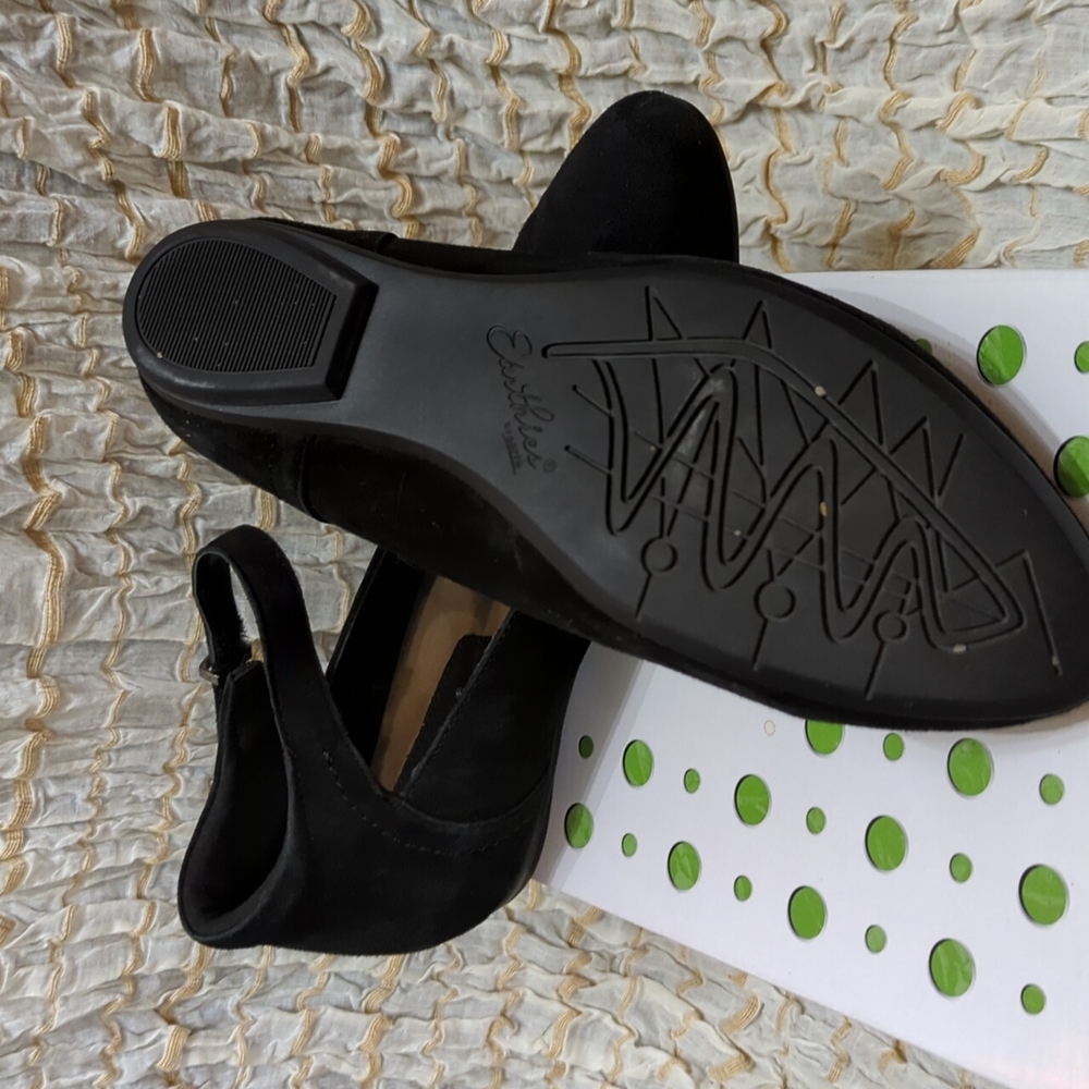 Earthies Emery black suede flat with ankle strap. Size 6.5. - Picture 2 of 3